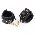 Черные кожаные наручники с золотистой цепочкой